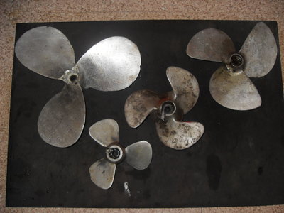 top left is a Bargepusher 3 blade, top right is a 3 blade Meatcleaver. Note the different shape of the blades with a straight trailing edge and curved leading edge.