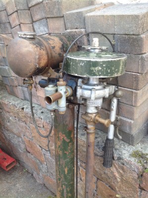 this appears to have been a very hard worker over the years.notice the different crankcases and cylinder. serial number is correct of course.<br />this has possibly been back to the seagull &quot;works&quot; for major overhaul hence the different cylinder and cases.